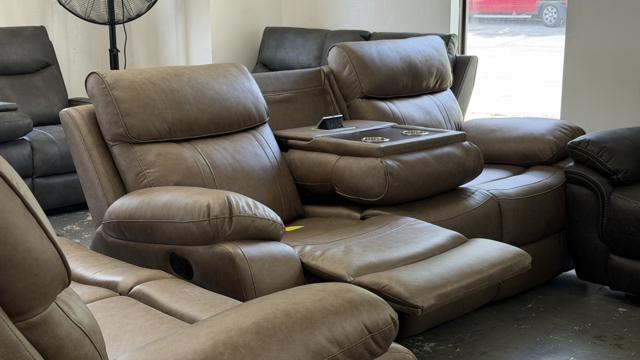 Photos From Our Blue Springs Clearance Center — BoxDrop Blue Springs